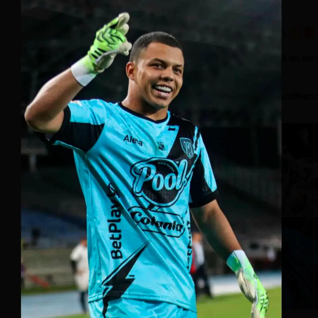 El arquero Andrés Tovar fue la figura de Envigado en la clasificación a la semifinal de la Copa Betplay, tras atajar tres de los cinco lanzamientos de penal. FOTO CORTESÍA ENVIGADO