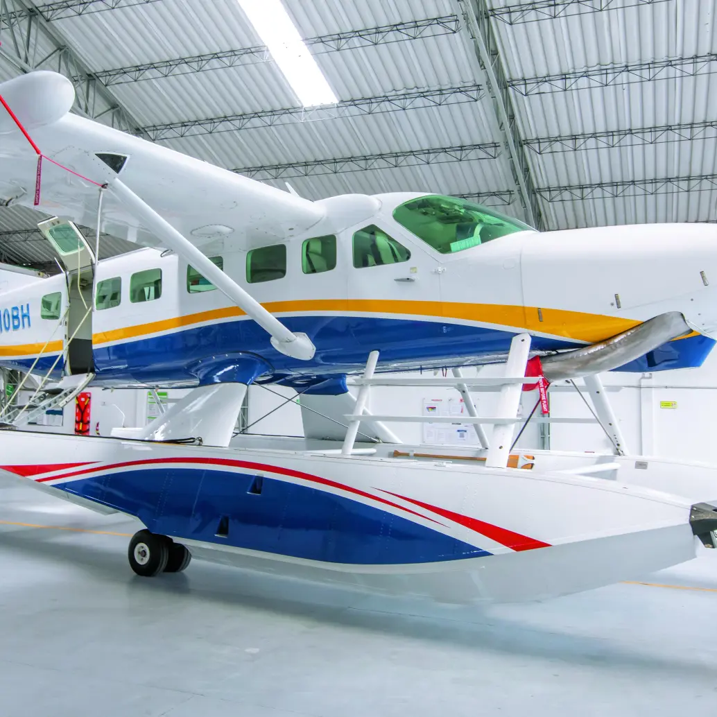 Este es el primer hidroavión comercial, de Alma Air, que operará en el país. El primer viaje con destino a Guatapé sería en un mes. FOTO Julio César Herrera. 