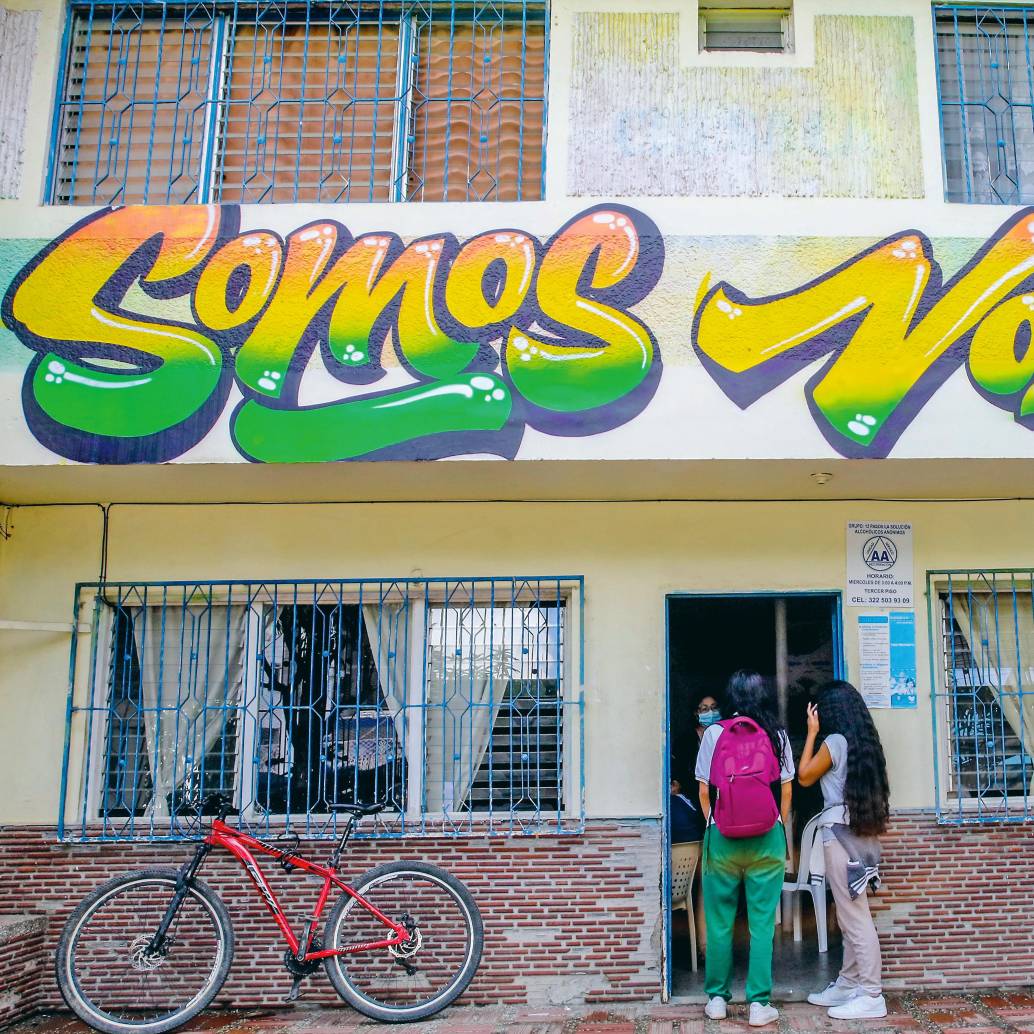 El primer piso de la casa lo ocupa el CARE mientras que en el segundo y tercero están la corporación Nativos y otras organizaciones sociales. FOTO camilo suárez