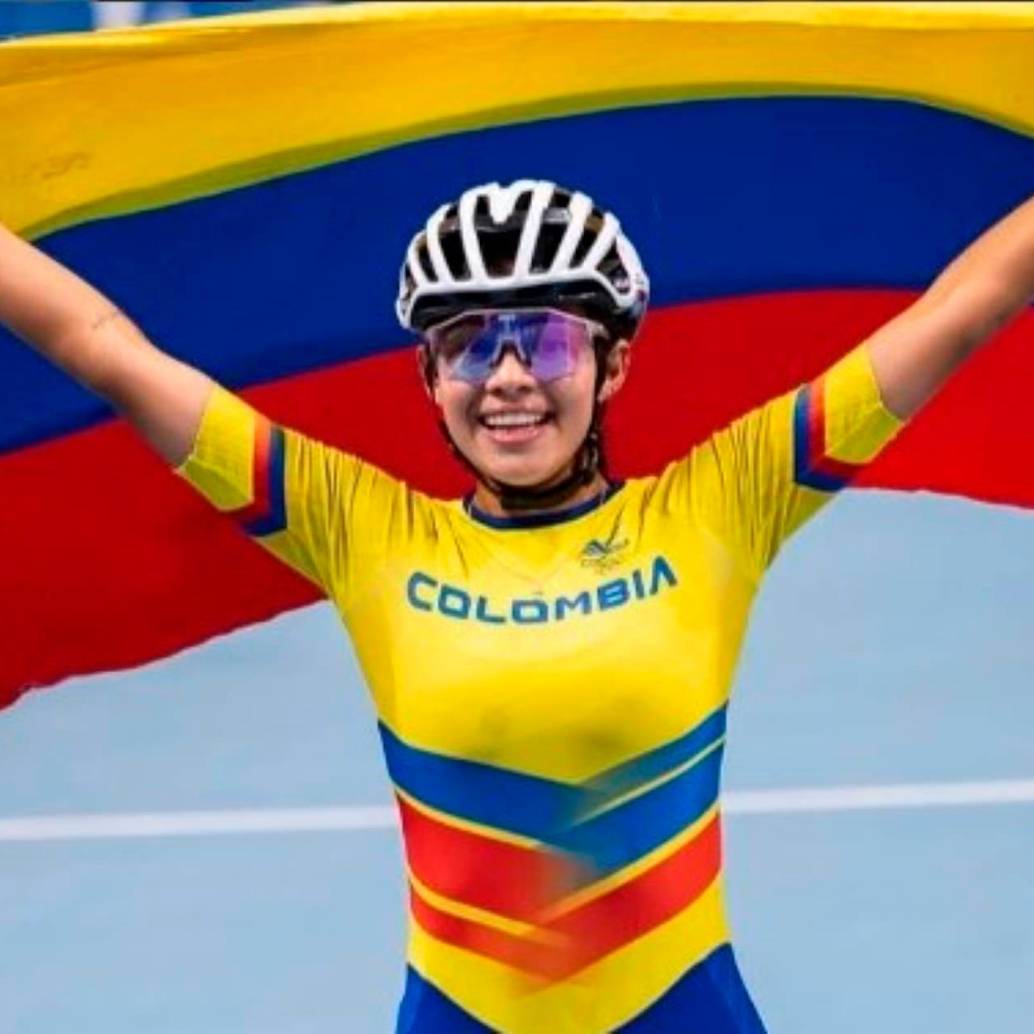 Gabriela Rueda celebra una de las tres medallas de oro que ganó en los Juegos Mundiales. FOTO CORTESÍA FEDEPATIN 