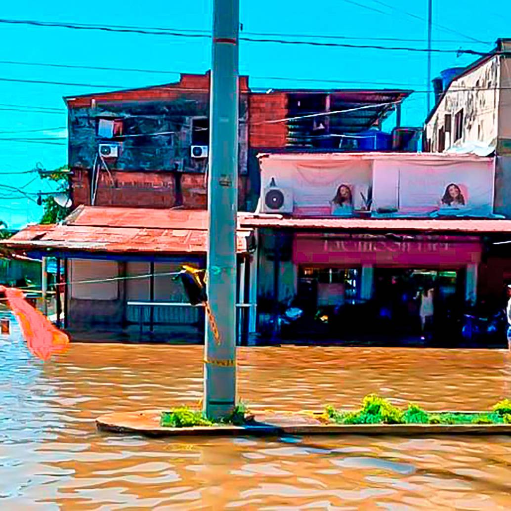 Así se ven las calles del municipio de El Bagre, Bajo Cauca antioqueño, por cuenta de los desbordamientos de dos ríos. FOTO: CORTESÍA ALCALDÍA DE EL BAGRE