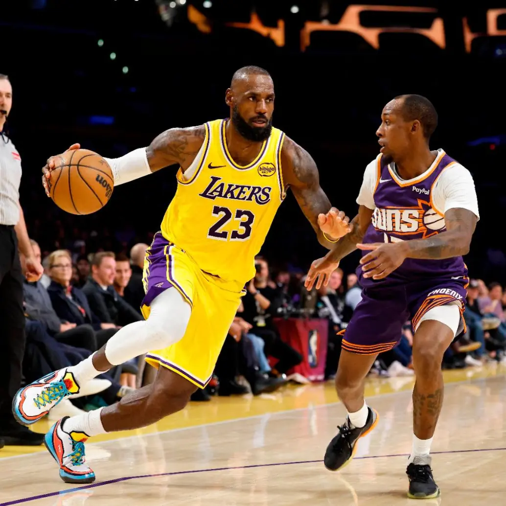 Los Ángeles Lakers pasaron de la alegría a la tristeza tras caer sorpresivamente ante los Phoenix Suns. Foto: GETTY. 