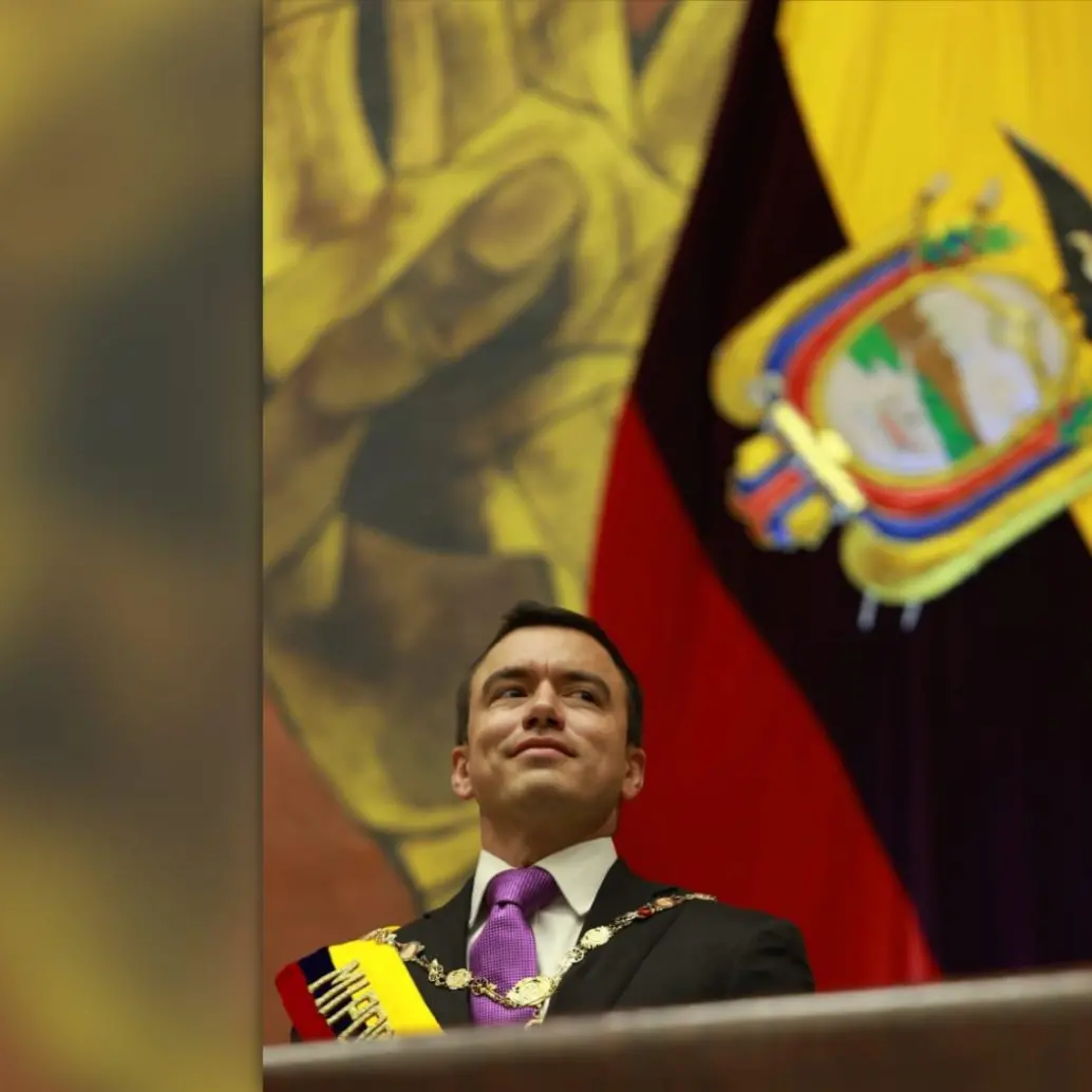 El presidente Daniel Noboa firmó el decreto que reduce ministerios, fusiona secretarías y desvincula a 5.000 funcionarios. Imagen, @DanielNoboaOk en X.