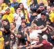 Momento del gol donde Beccacece se abraza con su esposa y familia. FOTO: <b>Tomada</b>