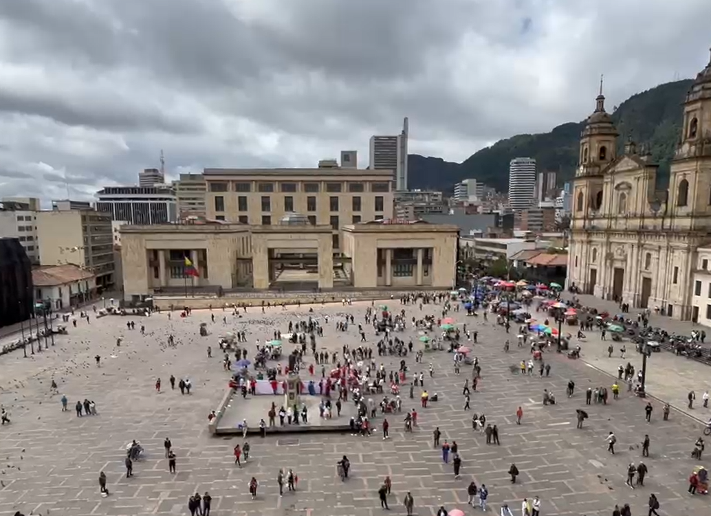 EL COLOMBIANO estuvo allí para corroborarlo tanto en la Plaza como desde la terraza del Congreso, pero también en otros puntos de la capital como la calle 80. Foto: captura de pantalla video EL COLOMBIANO
