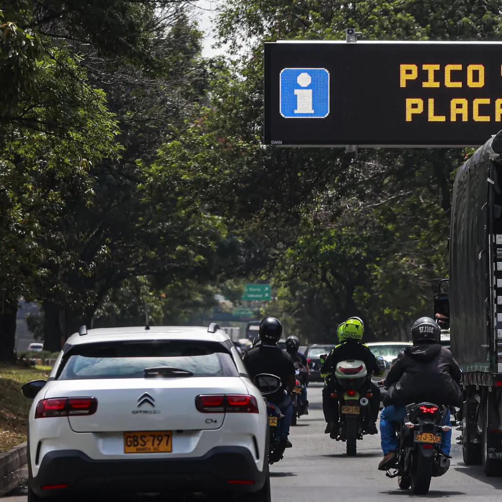 Descripción: Rotación de Pico y Placa a partir del 02 de febrero en el área metropolitana del Valle de Aburrá. FOTO: MANUEL SALDARRIAGA