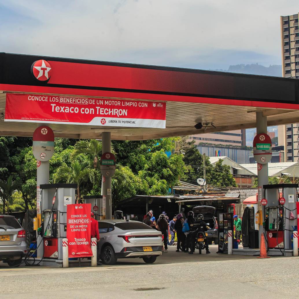 Empresarios de las estaciones de servicio proponen proteger el poder adquisitivo de los trabajadores, con aumentos alineados con la inflación, la productividad y la sostenibilidad del empleo formal. FOTO cortesía Comce