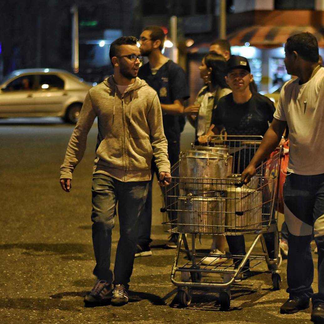 Los aguapaneleros no solo ofrecen comida a los habitantes de calle, también oportunidades de crecimiento y actividades sociales. FOTO Cortesía