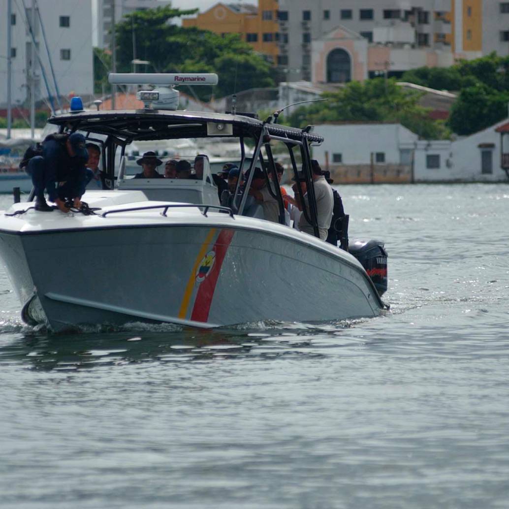 La Armada está buscando a un adolescente de 17 años desaparecido en el mar, luego del accidente. FOTO: COLPRENSA.