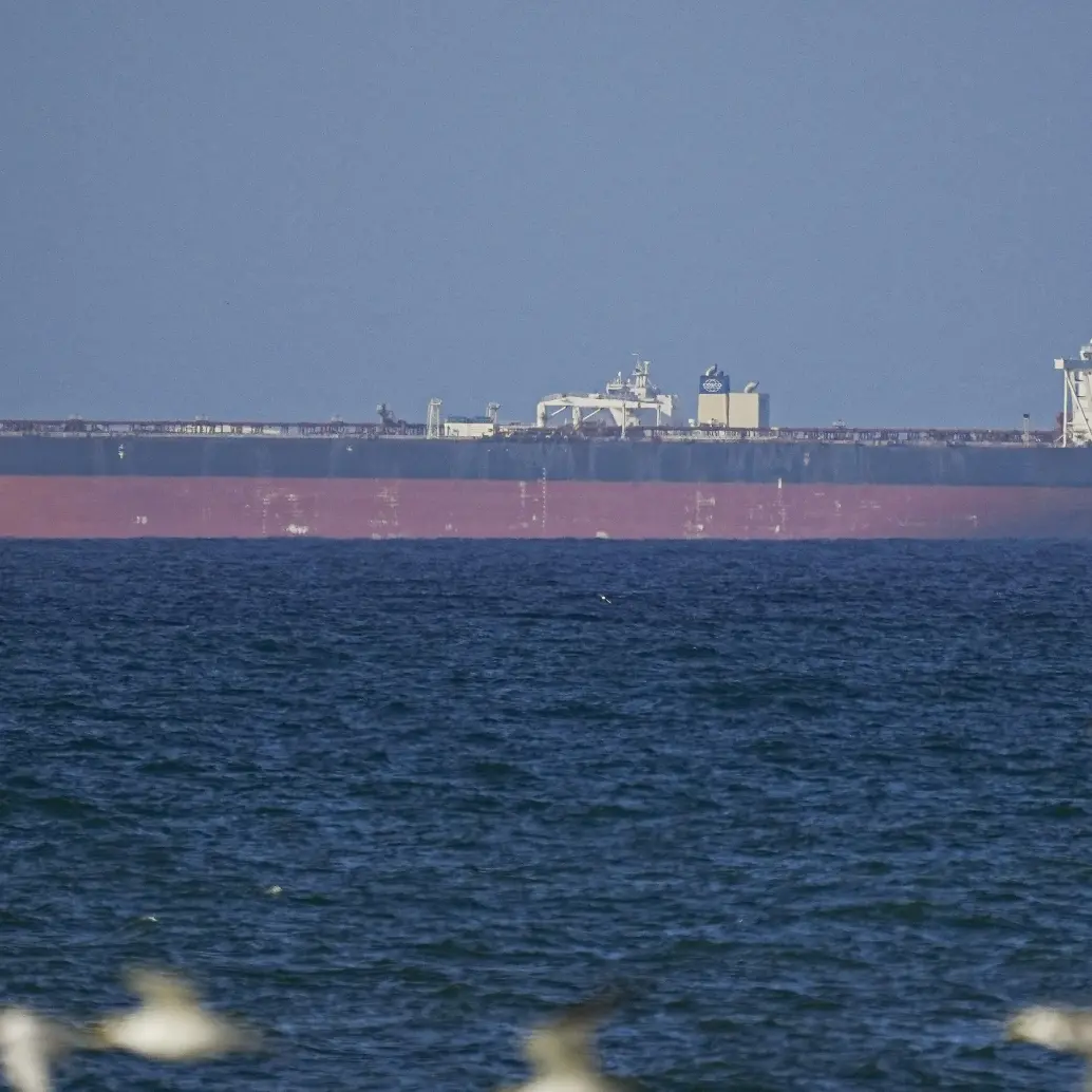 Barcos iraníes abren fuego contra un petrolero en el estrecho de Ormuz, según la agencia británica de seguridad marítima. FOTO: AFP.