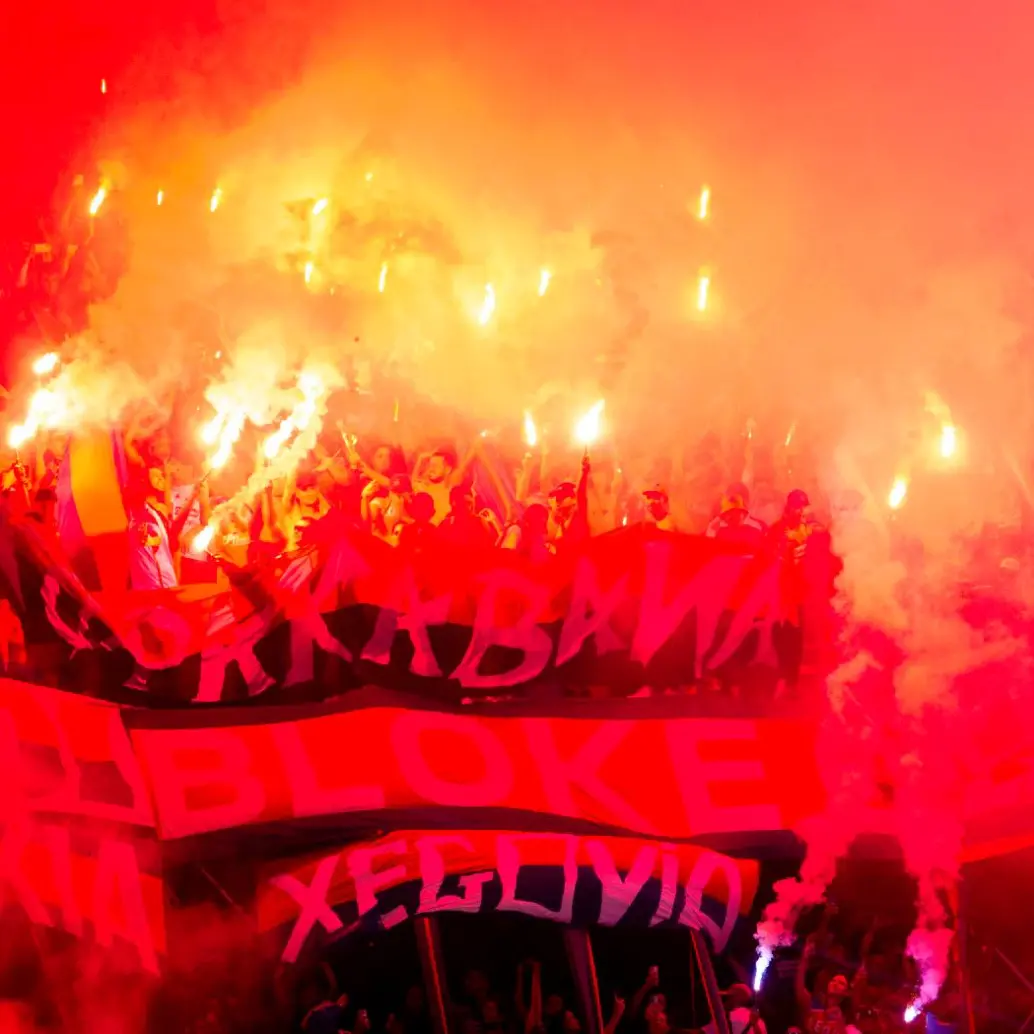 No se tiene registro de otro partido en la historia del fútbol colombiano en el que se haya detonado pólvora al interior del estadio durante todo el partido. FOTOS: CAMILO SUÁREZ