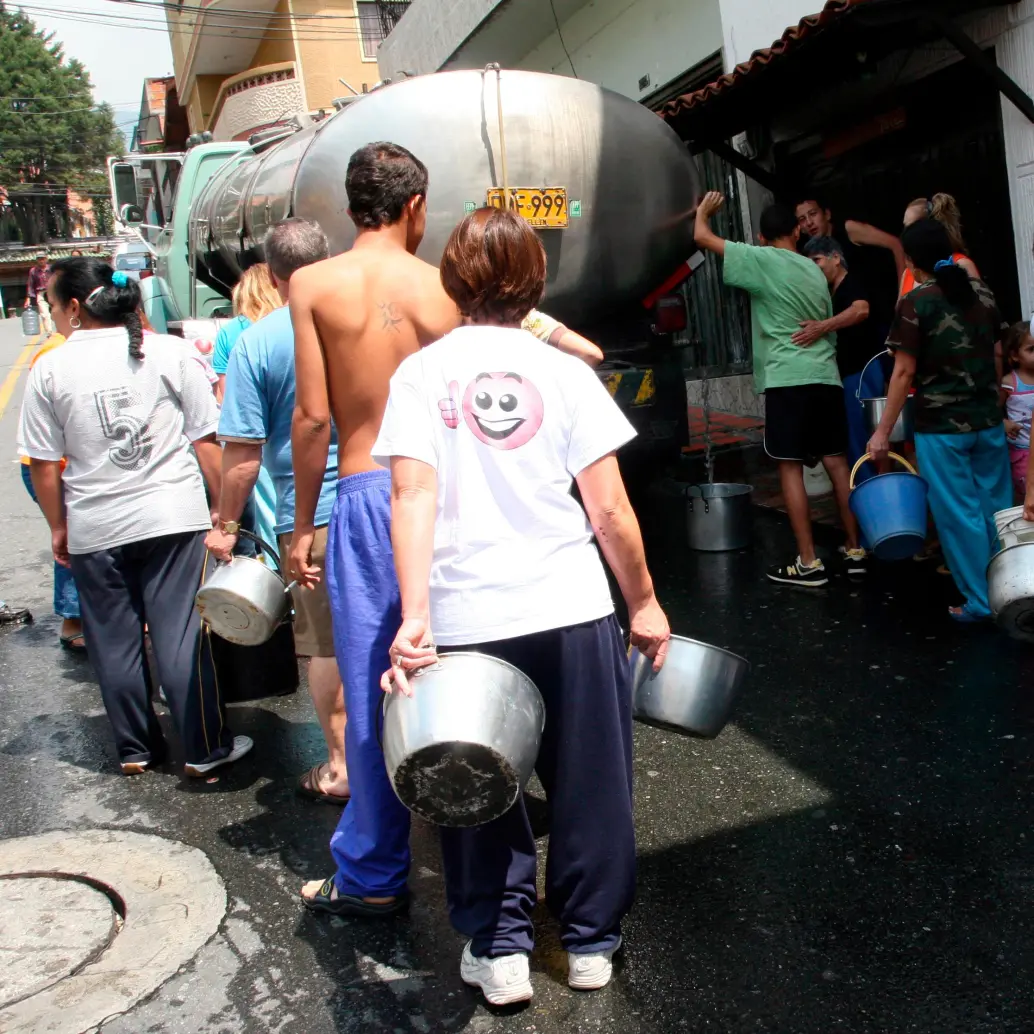 Estos son los vehículos que serán usados para el transporte y distribución de agua durante los cortes. FOTO ARCHIVO EL COLOMBIANO