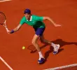 El número uno del mundo, Jannik Sinner, aseguró su puesto en la semifinal de Roland Garros. FOTO GETTY
