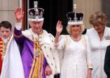 Ya en el palacio los nuevos reyes salieron al balcón a saludar al público. FOTO Getty