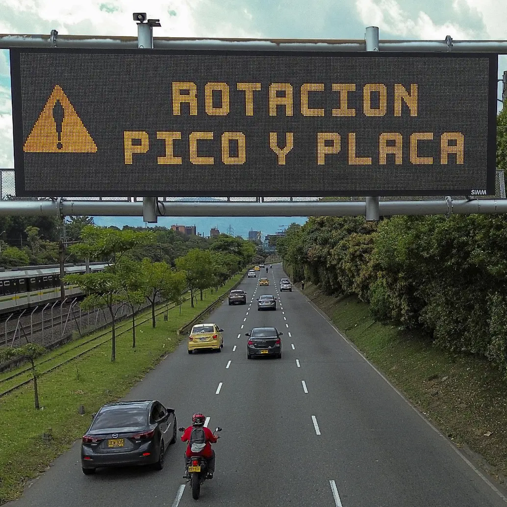 Las autoridades del Valle de Aburrá anunciaron que la rotación del pico y placa para el segundo semestre de este año se tiene prevista para la primera semana de agosto, en medio de la Feria de las Flores. FOTO: MANUEL SALDARRIAGA