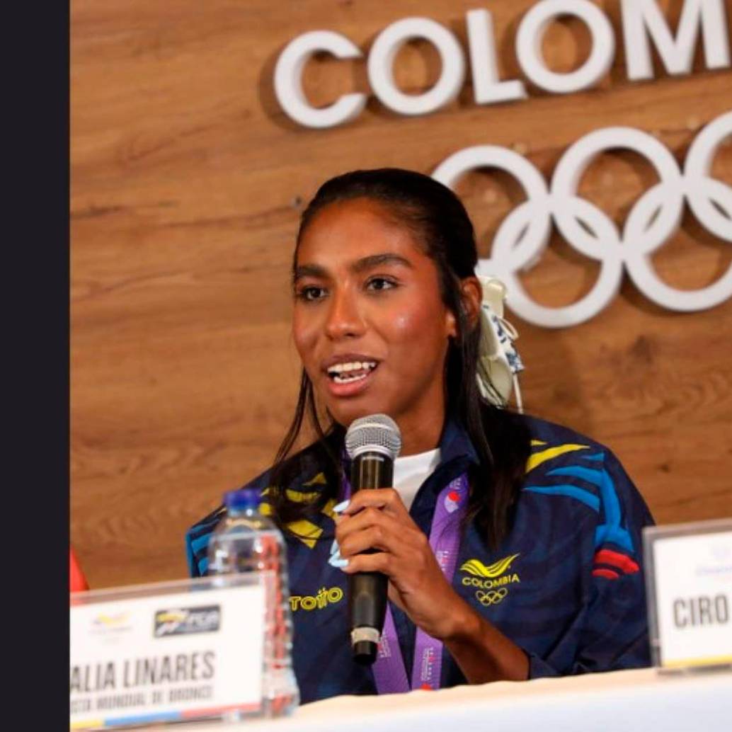 La atleta Natalia Linares en la rueda de prensa tras regresar al país con su medalla de bronce mundial. FOTO CORTESÍA COMITÉ OLÍMPICO COLOMBIANO