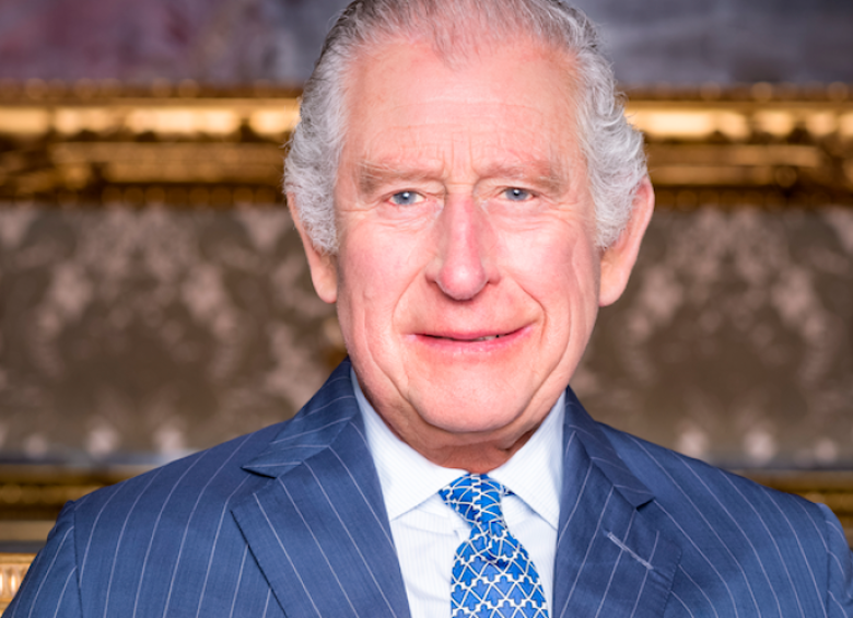 El rey Carlos III en la foto oficial del Palacio de Buckingham. FOTO Cortesía