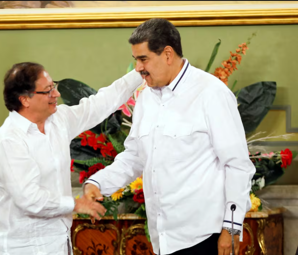 El presidente Gustavo Petro y Nicolás Maduro, presidente venezolano preso en EE. UU. 