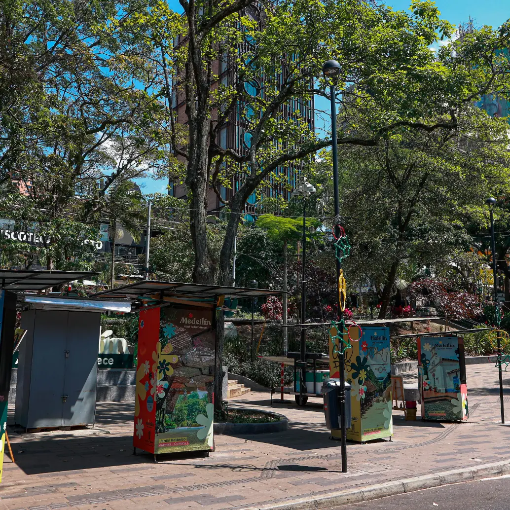 La Alcaldía de Medellín viene investigando la vinculación de bandas europeas, asiáticas y latinoamericanas en el Parque Lleras. FOTO: Manuel Saldarriaga