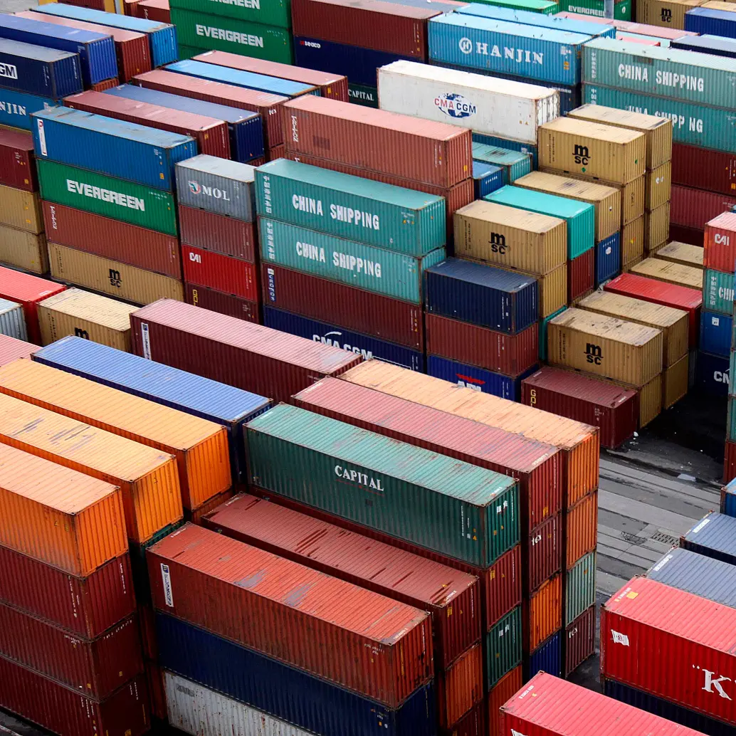 China se consolidó como el principal origen de las importaciones colombianas en marzo de 2026, impulsada por el aumento en compras de vehículos, motocicletas y maquinaria. FOTO EL COLOMBIANO