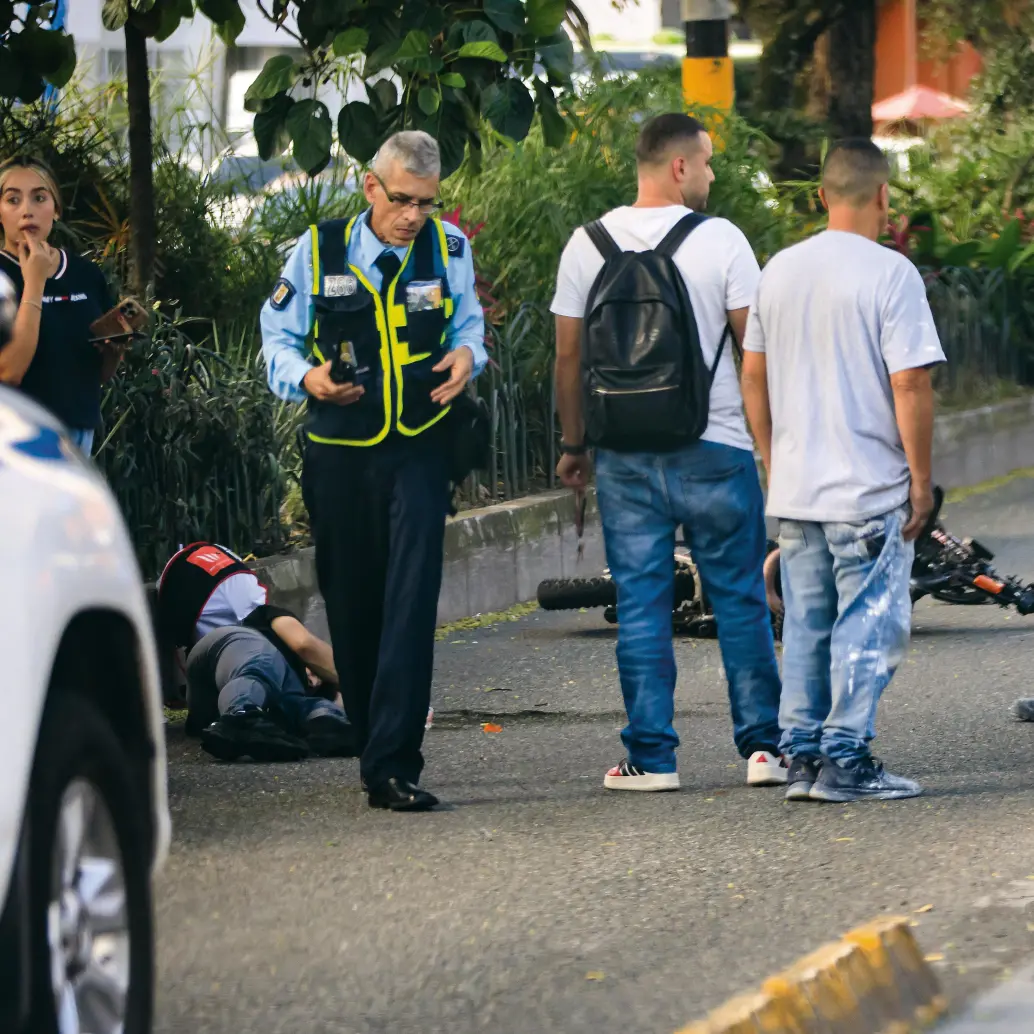 Los actores viales con más número de siniestros siguen siendo los peatones y motociclistas. Este último actor, según autoridades, cerró el año con 162 muertos. Los peatones registraron 100 víctimas. FOTO camilo suárez