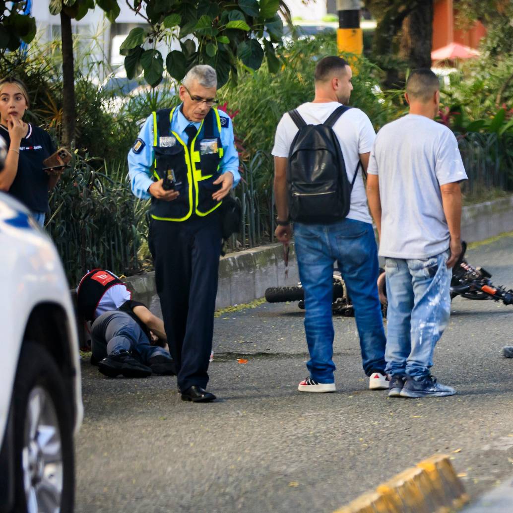 Los motociclistas son los que más atención médica han requerido por parte del personal de la Secretaría de Salud de Medellín. FOTO: Camilo Suárez