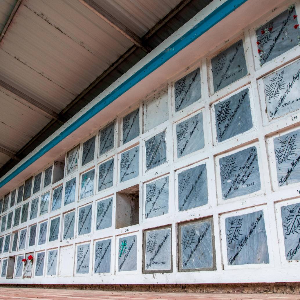El cementerio municipal de Andes tiene bóvedas públicas y privadas. Las primeras son manejadas por la parroquia y de estas habría solo 25 disponibles.<span class="mln_uppercase_mln"> FOTOS</span> <b><span class="mln_uppercase_mln">JULIO CÉSAR HERRERA</span></b>