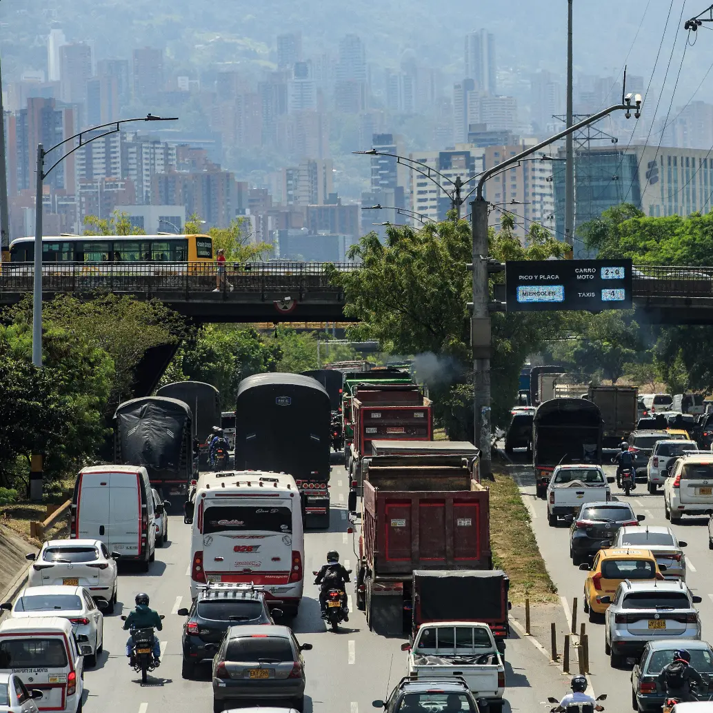 Congestiones en el sector del soterrado de Parques del Río, en Medellín. FOTO: Andrés Camilo Suárez 