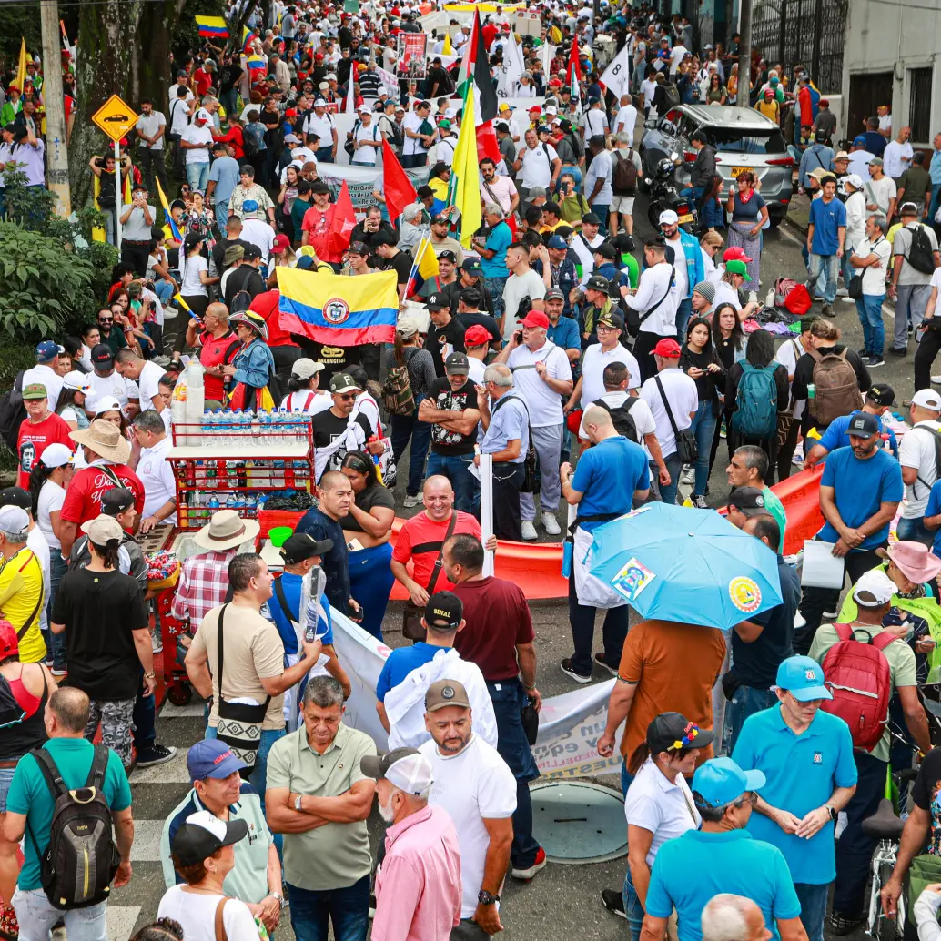 Marcha en la ciudad de Cali. Miles de colombianos se movilizaron este 1° de mayo en las principales ciudades del país para conmemorar el Día Internacional del Trabajo y expresar sus demandas por mejores condiciones laborales. Foto: AFP