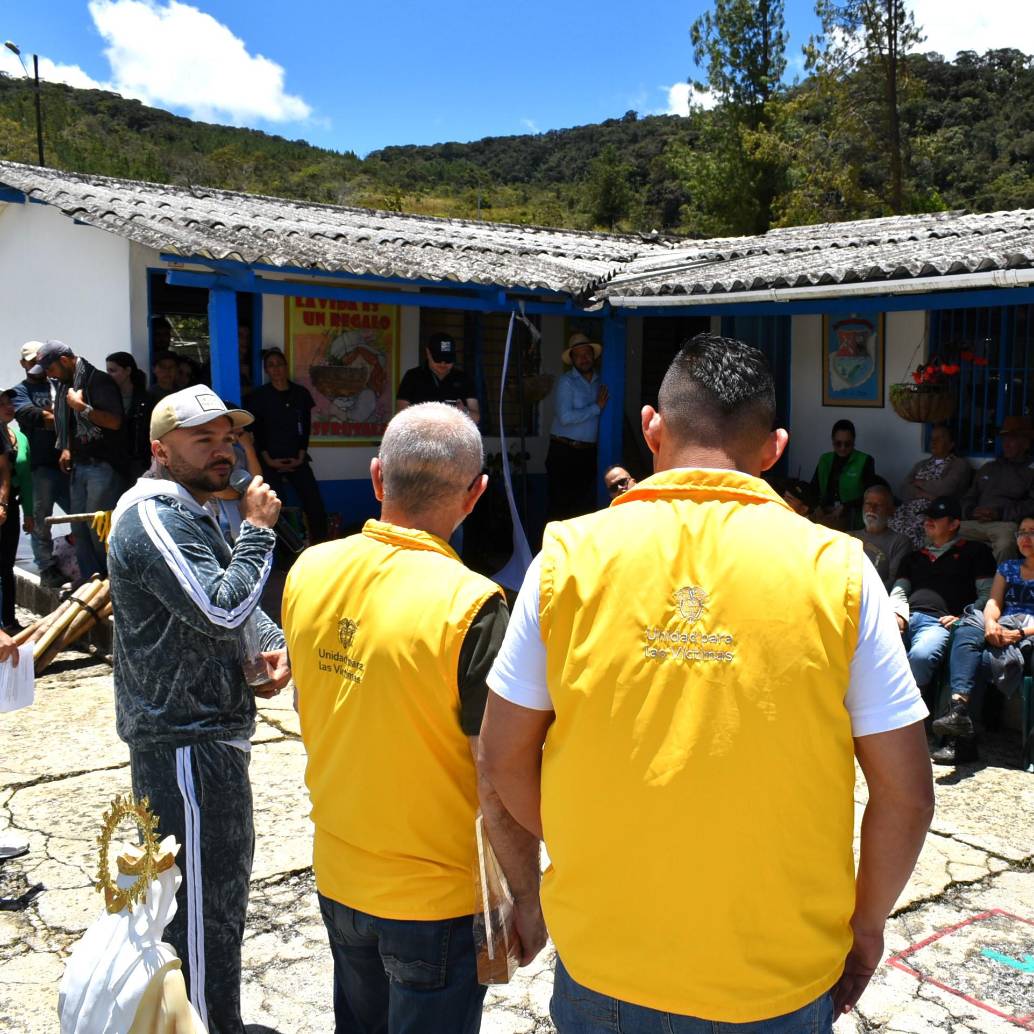 Acto de cierre del proceso de retorno en la escuela de la vereda La Linda de El Carmen de Viboral. FOTO: Cortesía.