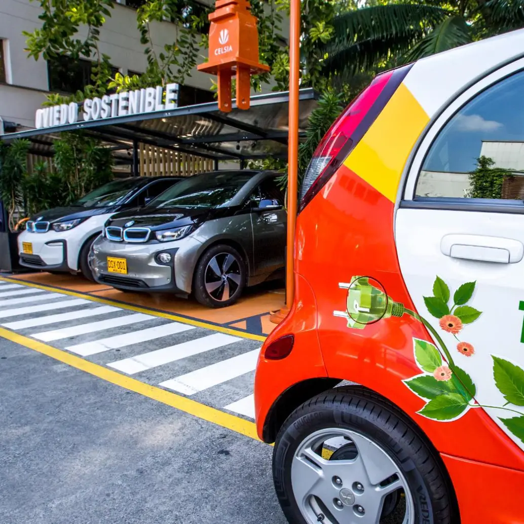 Carros eléctricos ganan terreno en Medellín, segunda ciudad del país en matrículas. FOTO: El Colombiano.