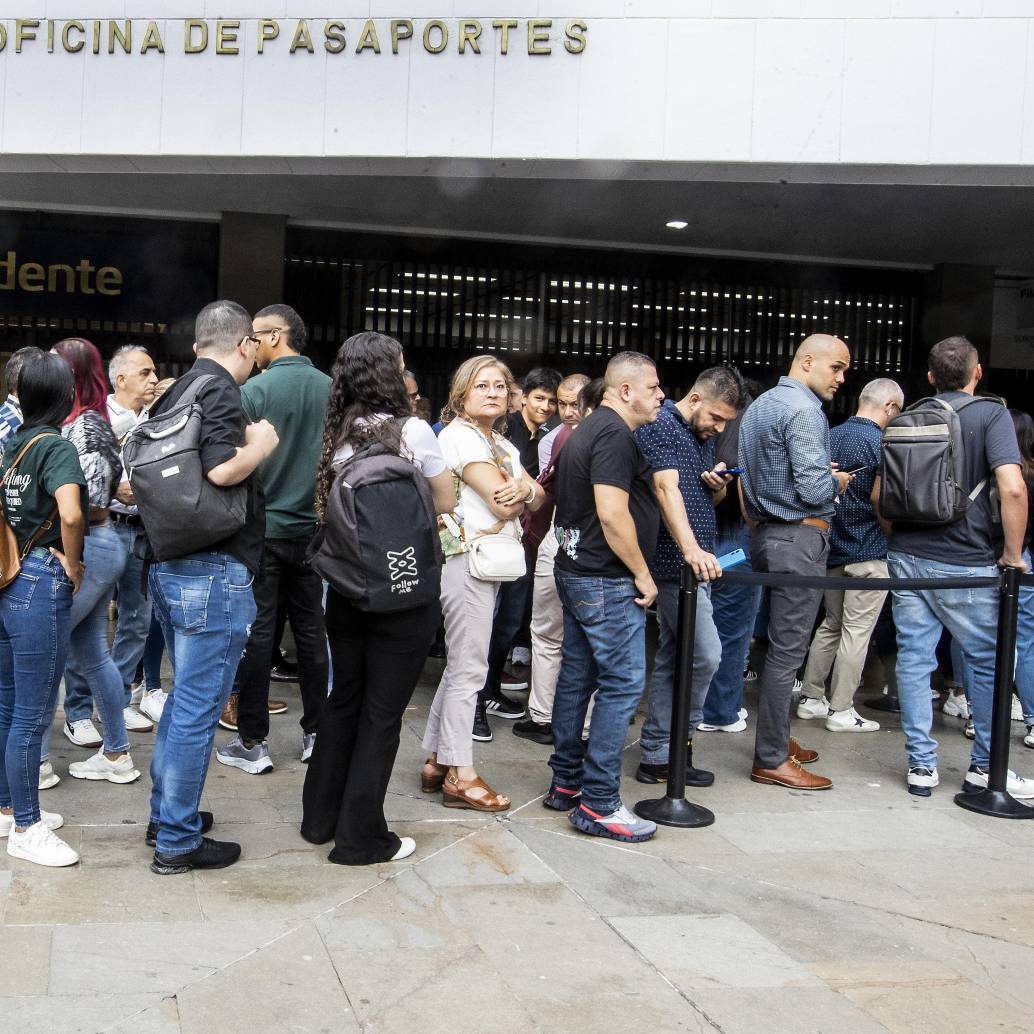 Las personas pueden pedir el Pasaporte Emergencia por motivos médicos, laborales u otros catalogados de fuerza mayor. Foto: Jaime Pérez Munévar.