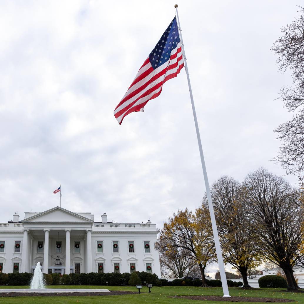 <span class="mln_uppercase_mln">El</span><b><span class="mln_uppercase_mln"> documento instruye además una “revisión exhaustiva” de expedientes ya aprobados de miles de migrantes en Estados Unidos. FOTO: Xinhua</span></b>