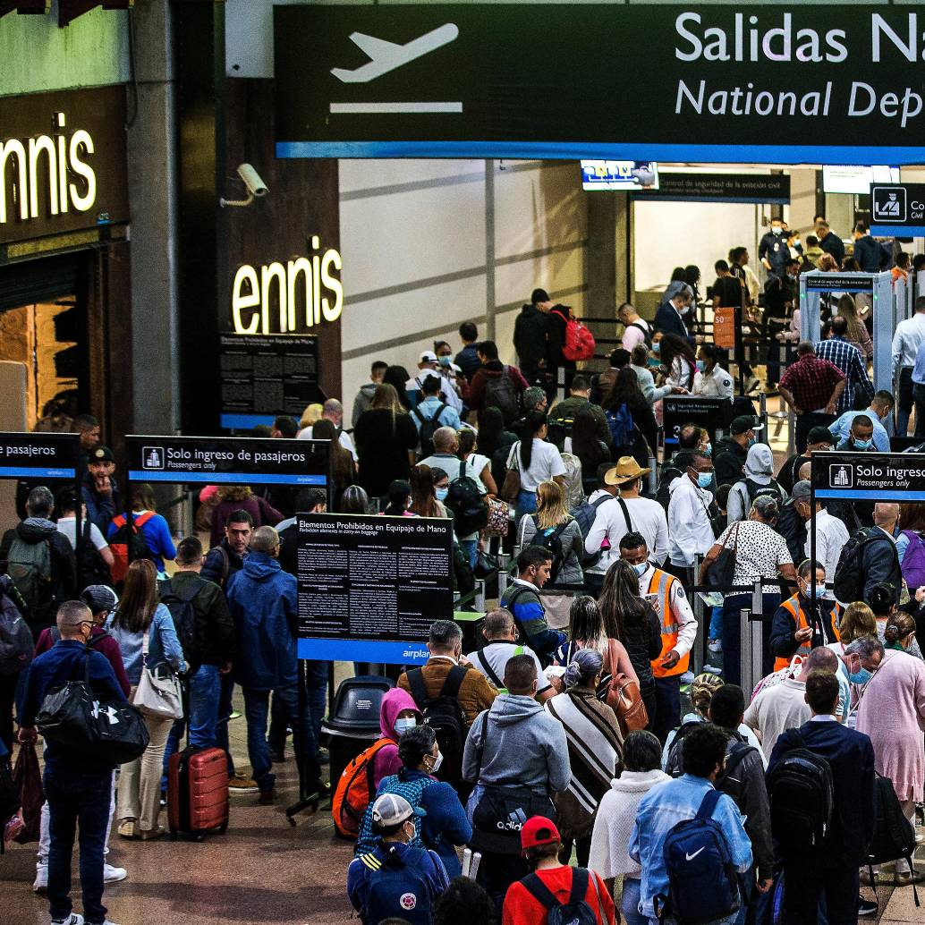 El transporte aéreo en Colombia movilizó 19,6 millones de pasajeros entre enero y abril de 2026, impulsado por el crecimiento de las rutas nacionales e internacionales. FOTO Julio César Herrera