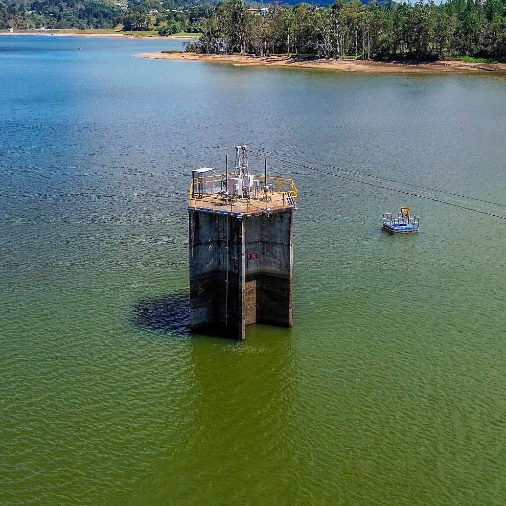 Si se revisan los ocho embalses que se encuentran por encima de 90% de su capacidad de llenado y que tienen mayor peso en la matriz hidráulica, los tres primeros están controlados por empresas privadas. FOTO: Camilo Suárez