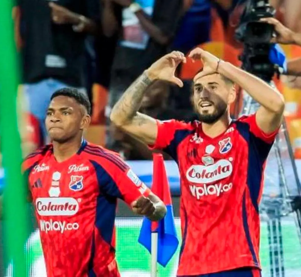 Los delanteros rojos Brayan León y Francisco Fydriszewski lideran la tabla de goleadores del DIM en la presente Liga.FOTO CAMILO SUÁREZ 