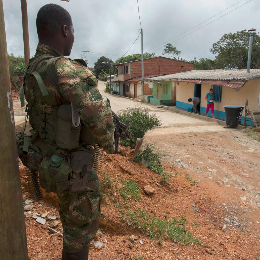Tropas del Ejército hacen presencia en el corregimiento Las Auras desde este miércoles, después del consejo de seguridad que se realizó en la localidad. Sin embargo, la localidad sigue temerosa. FOTO: EL COLOMBIANO