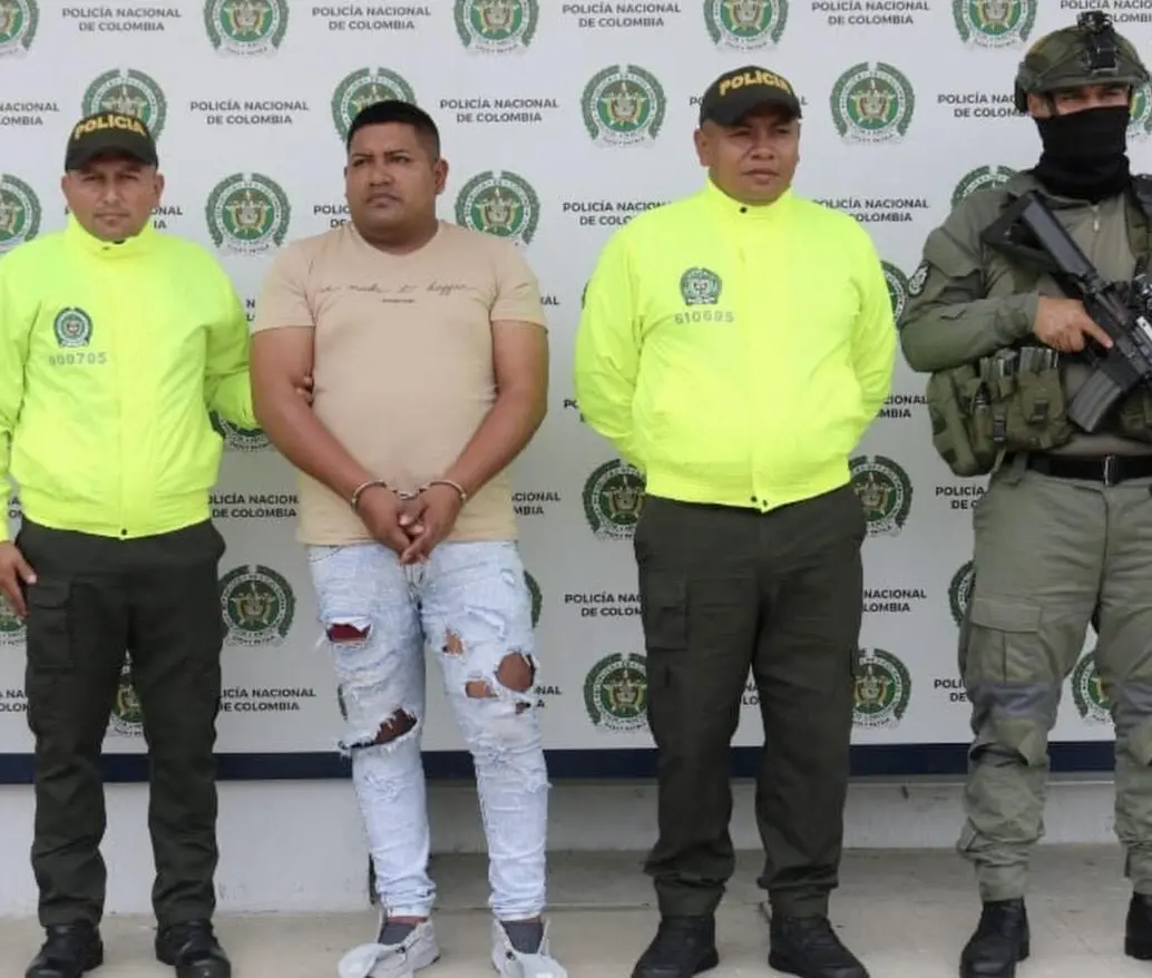 La Policía en la captura de “Camilo”, quien reclutaba menores para las disidencias de las FARC. FOTO: CORTESÍA