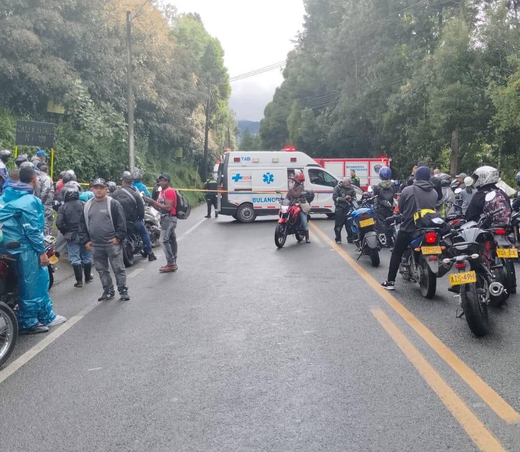El incidente vial generó congestión vehicular en la Avenida Las Palmas durante la mañana de este martes. FOTO: Cortesía Denuncias Antioquia