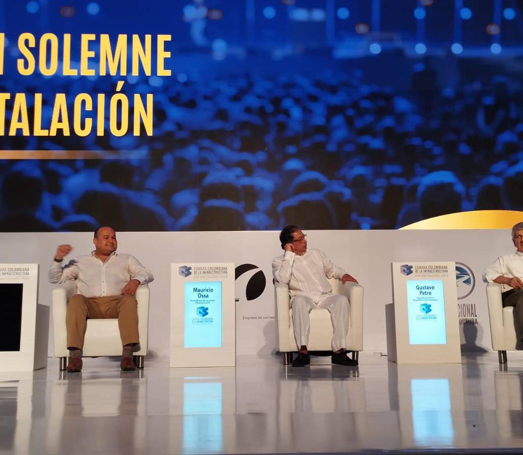 Mauricio Ossa, presidente de la Junta de la CCI; Gustavo Petro, presidente de la República; y Juan Martín Caicedo, presidente de la CCI. Foto: Cortesía CCI