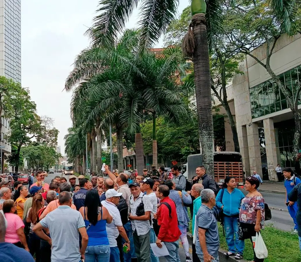 En Cali, capital del Valle del Cauca, se presentaron aglomeraciones en las sedes de entrega de medicamentos. <span class="mln_uppercase_mln">FOTO</span> <b><span class="mln_uppercase_mln">CORTESÍA</span></b>