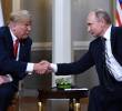 El presidente estadounidense Donald Trump (a la izquierda) y el presidente ruso Vladimir Putin (a la derecha) dándose la mano antes de una reunión en Helsinki el 16 de julio de 2018. FOTO: AFP