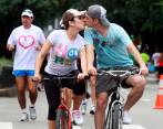 Los besos son expresiones de cariño entre parejas, familiares y amigos. FOTO: ARCHIVO EC