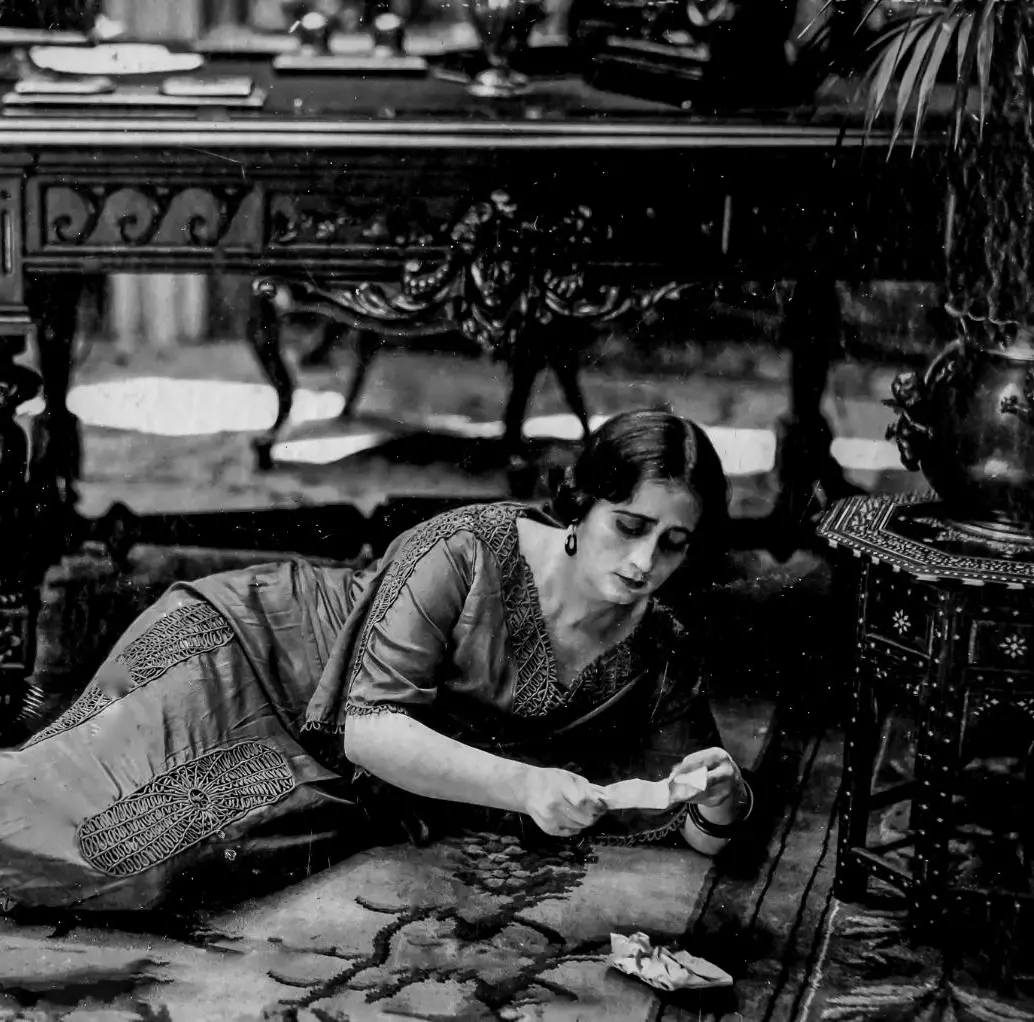 Fotografías fijas de la película Bajo el cielo antioqueño tomadas por Manuel Lalinde en 1925, restauradas en 2025 por Jorge Mario Vera, Sub director Técnico de la Fundación Patrimonio Fílmico Colombiano. 