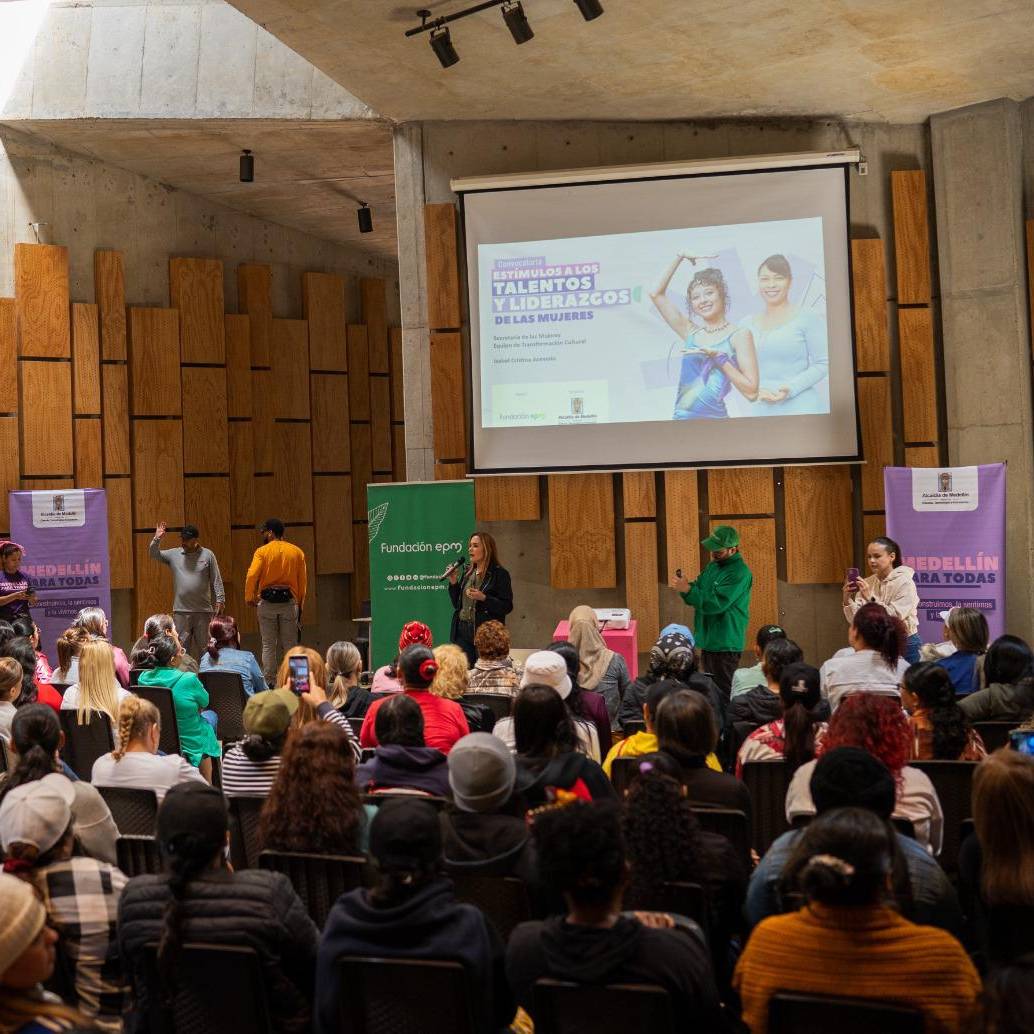 Imagen de referencia de una premiación de “Estímulos a los Talentos y Liderazgos de las Mujeres de Medellín 2026”. FOTO: Cortesía