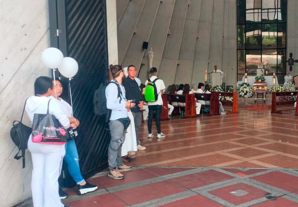 Así lucía la capilla del cementerio Campos de Paz, de Medellín, donde le dieron el último adiós a Bayron Sánchez Salazar, más conocido como B-King. FOTO: Cortesía