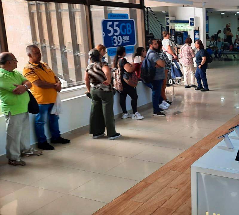 Precios de equipos de comunicaciones serían impactados por menor valor del dólar. FOTO EL COLOMBIANO