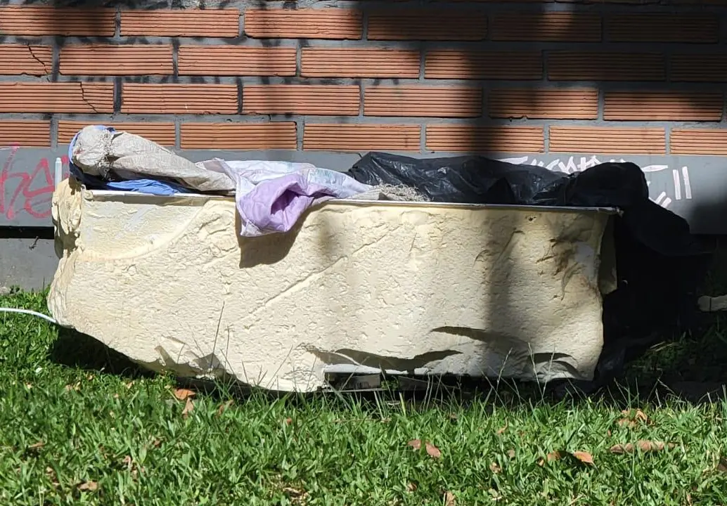 En nevera abandonada encontraron a hombre sin vida en Medellín. FOTO: CORTESÍA