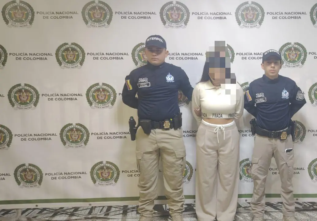 Ciudadana venezolana capturada por delitos cometidos en República Dominicana. Está a la espera de extradición. FOTO: ALCALDÍA DE MEDELLÍN