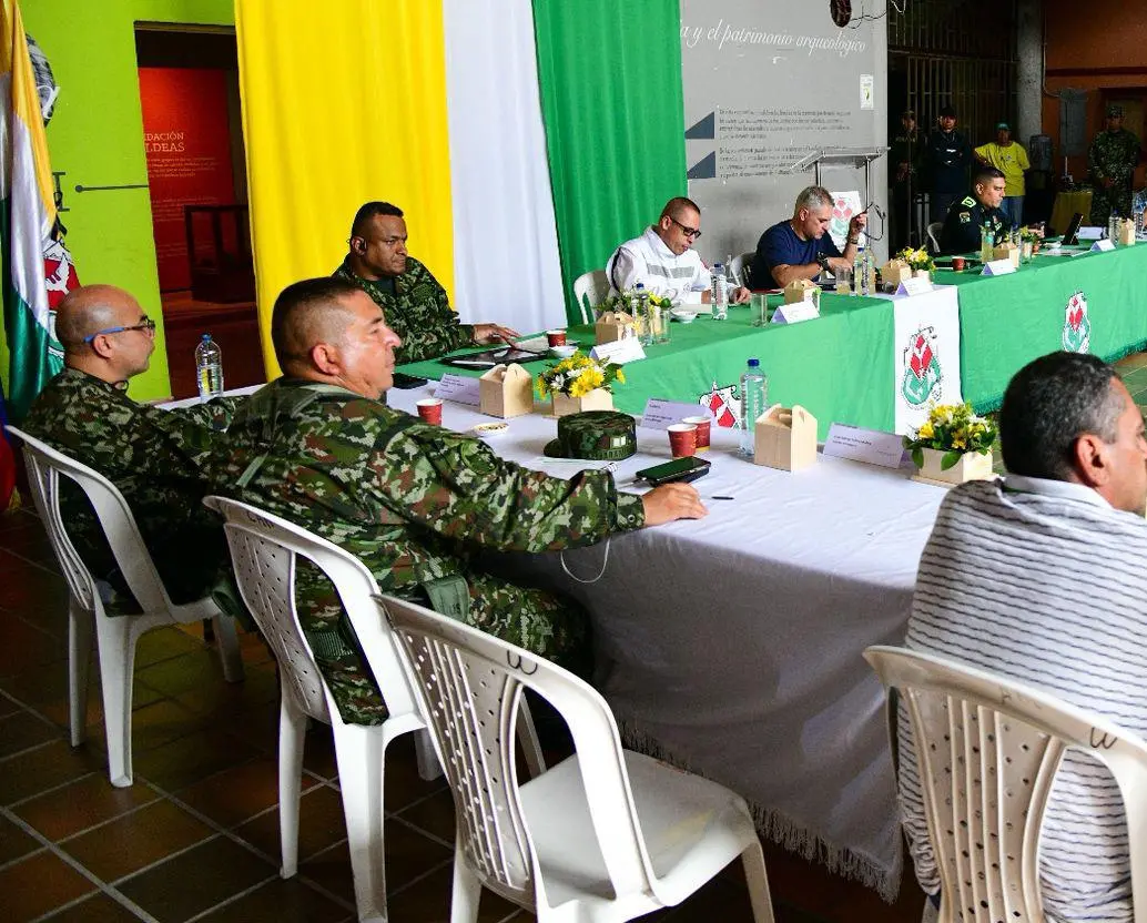 Consejo de seguridad en el Nordeste antioqueño liderado por el gobernador Andrés Julián Rendón. FOTO: GOBERNACIÓN DE ANTIOQUIA
